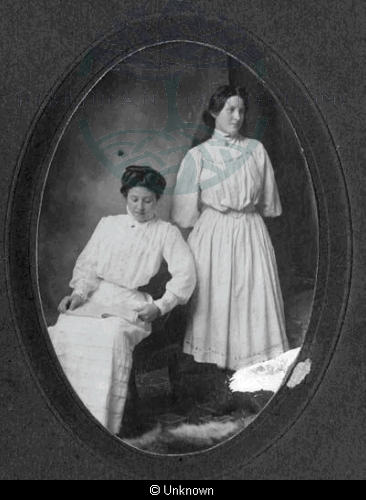 Mina and Mary Ann Macleod, 6 Breaclete