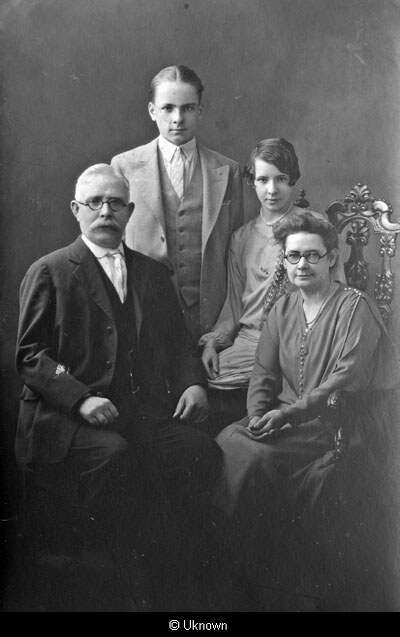 Malcolm Macinnes of 3 Crulivig and his family