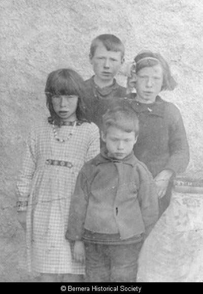 Macdonald siblings, 6 Lundale