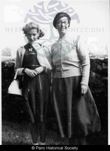 Marion Chisholm, 29 Gravir with her niece