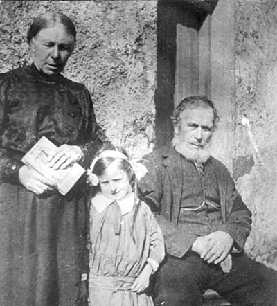Alasdair Mackenzie, wife Mary and Dolly, Aird Uig